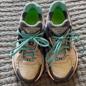 Brooks GTS 13 Teal and Gray Sneakers